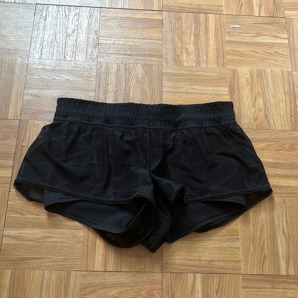 Lululemon City Sky Run By Short Black size 8 - Picture 4 of 11